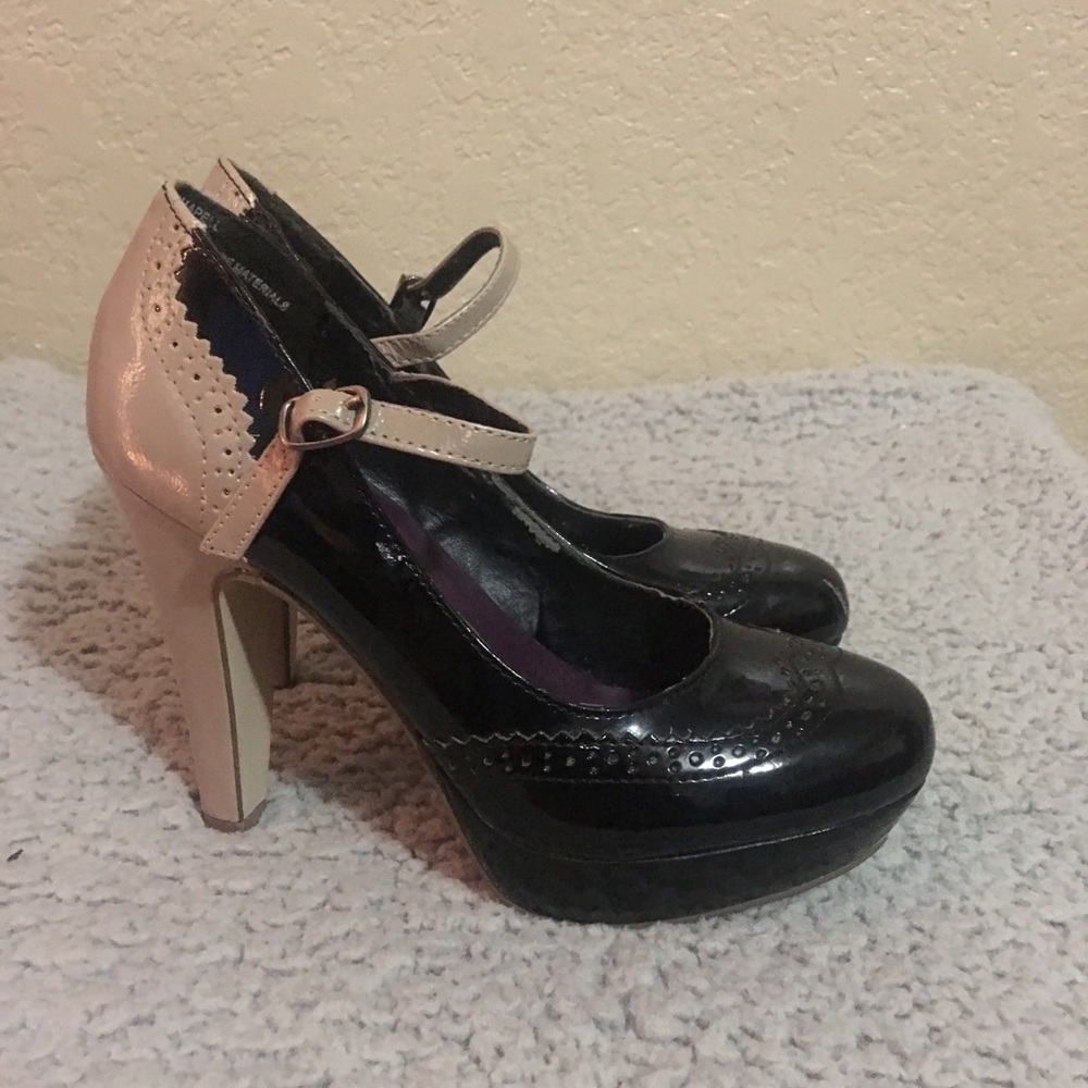 Black and tan size 6 heals